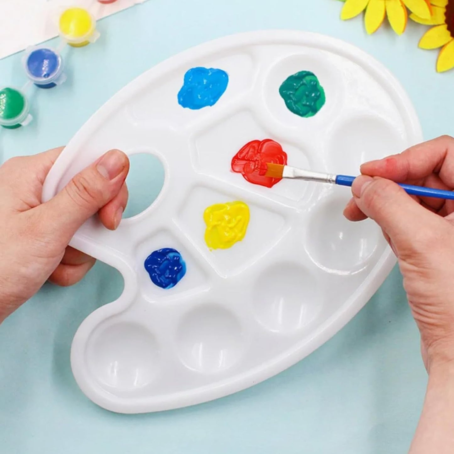 Oval Plastic Paint Palette – 10-Well Mixing Tray with Thumb Hole (22.5 x 17 cm)